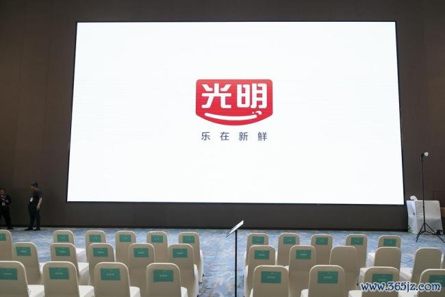 光明乳业换帅，陆骏飞全票当选董事长，新班子直面年度盈利硬指标
